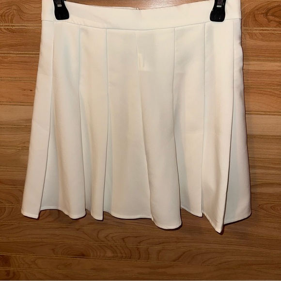 SHEIN Dresses & Skirts - SHEIN White Golf Skirt | Size Small